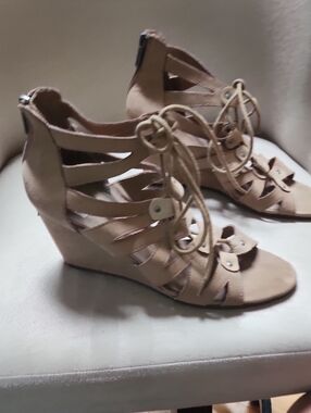 DV Doce Vida Tan Leather Suede Wedge Heel Like New No Tags